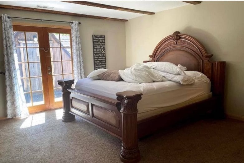 1 Lindsey Machado A vacation rental design before photo